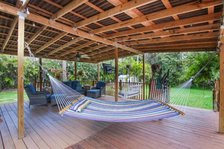 Private Tropical Paradise Guesthouse!