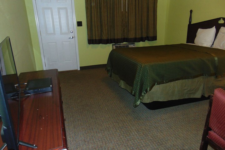 Room 16 of 40