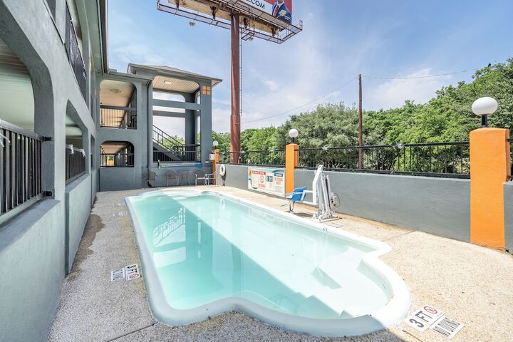 Pool 17 of 132
