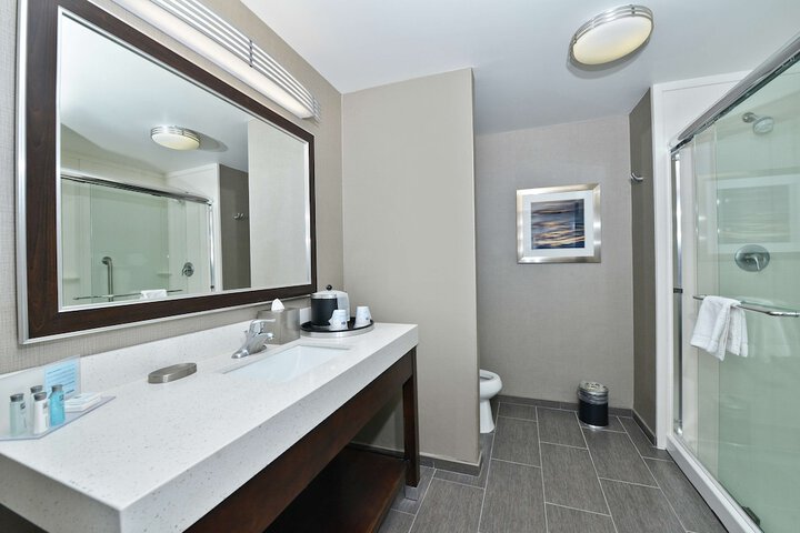 Hampton Inn & Suites Greensboro / Coliseum Area