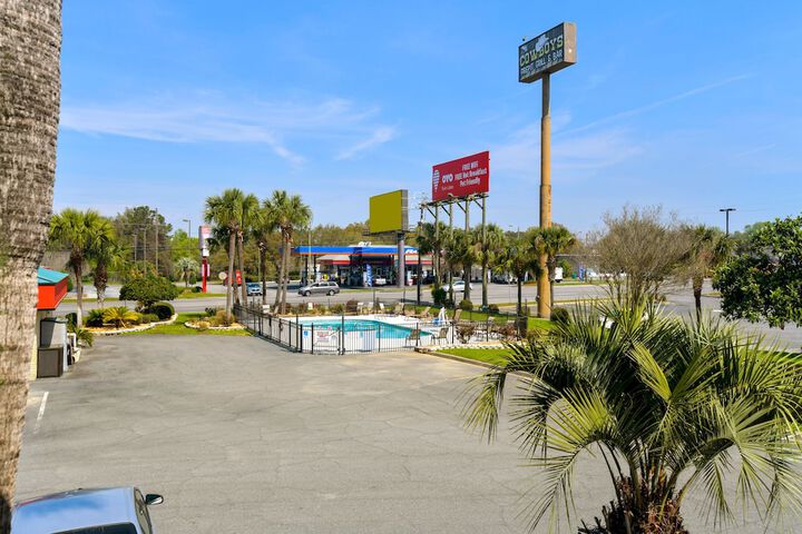 Pool 6 of 44