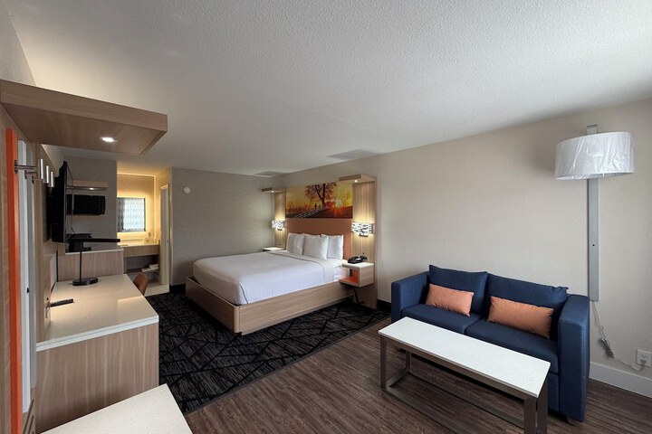 Days Inn by Wyndham Granbury