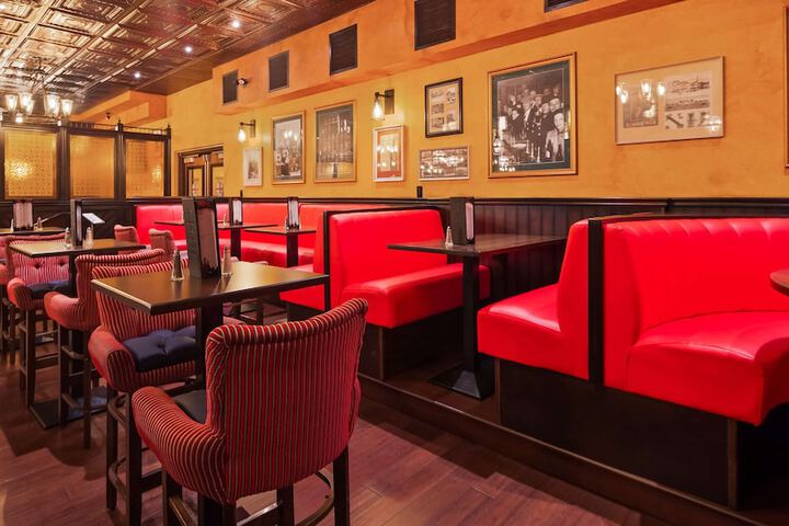 Lounge 143 of 153