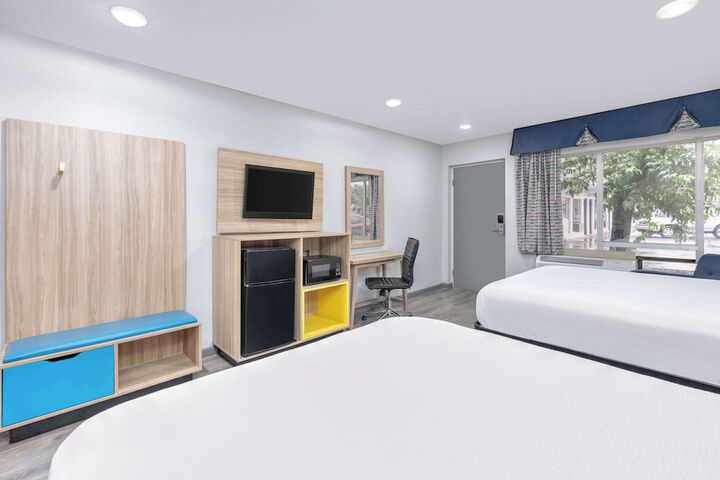Room 17 of 25