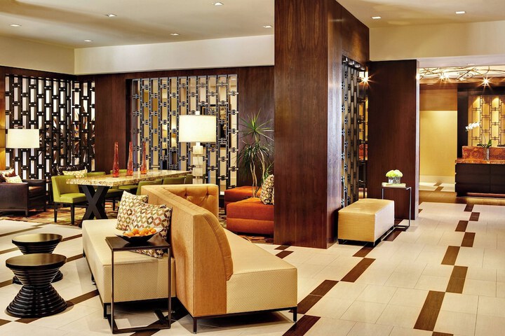 Lounge 38 of 40