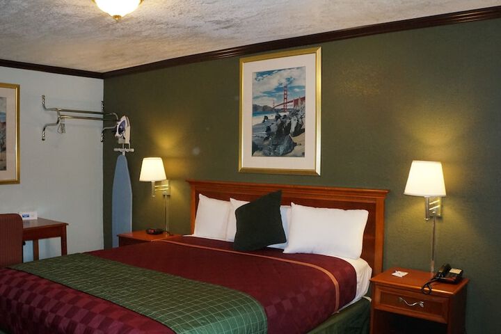 Room 30 of 59