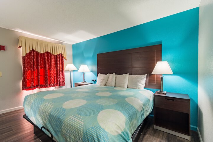Room 25 of 37