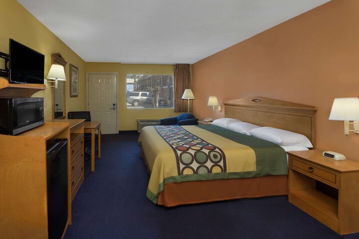 Room 13 of 14
