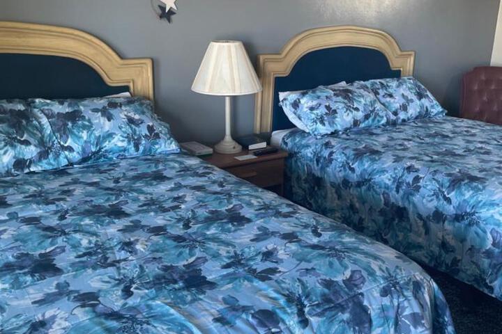 HOMETOWN INN