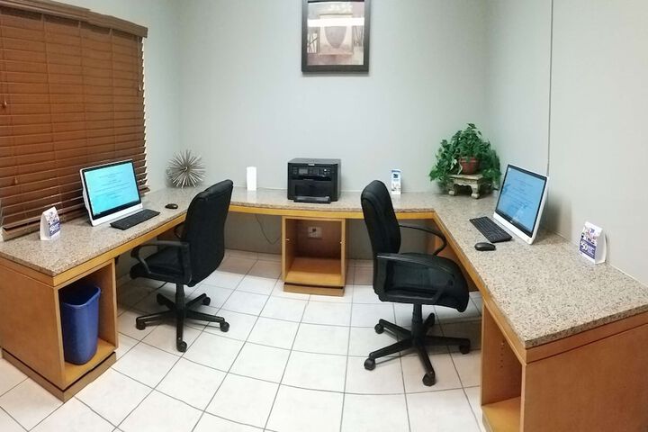 Business Center 44 of 47