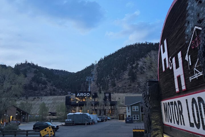 H & H Motor Lodge