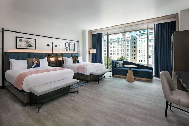 Room 52 of 92