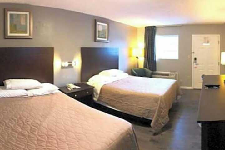 Deerfield Inn & Suites Steele Near Blytheville I 55