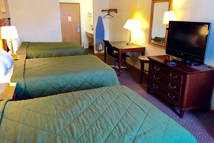Room 4 of 16
