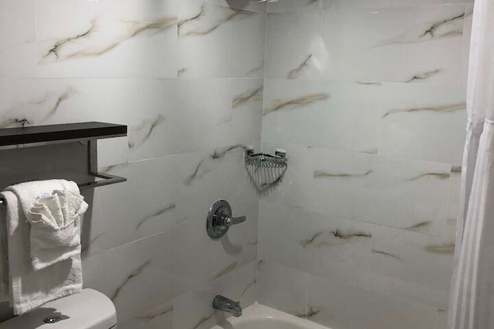 Room 9 of 28