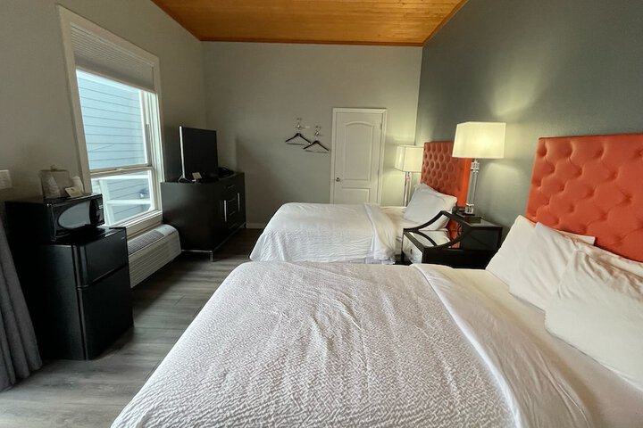 Tides Inn & Suites