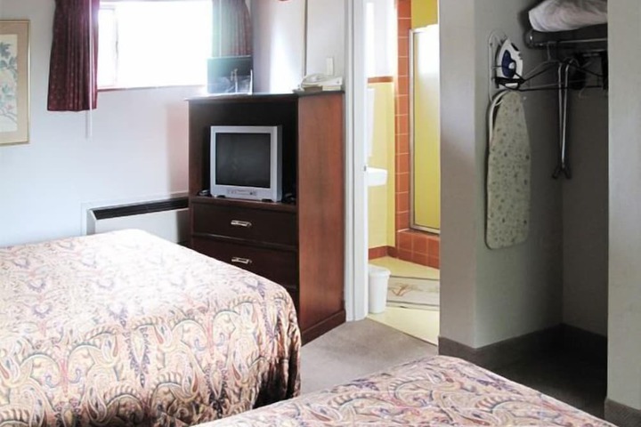Hudson Manor Inn