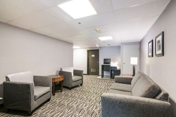 Business Center 35 of 36