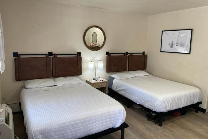 Macs Motel