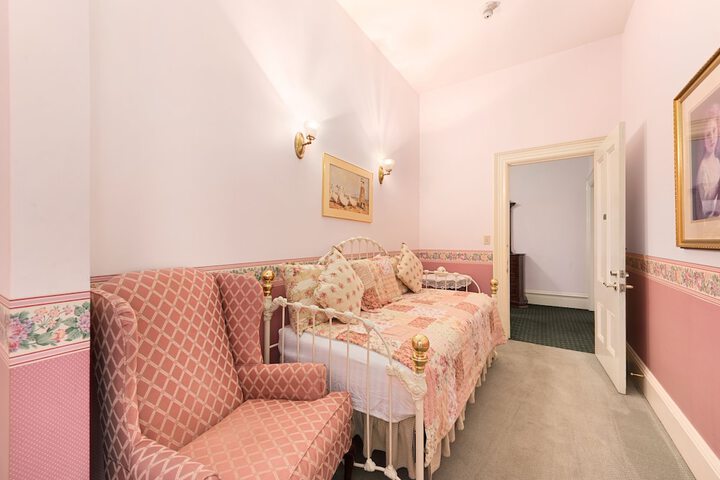 Room 37 of 84