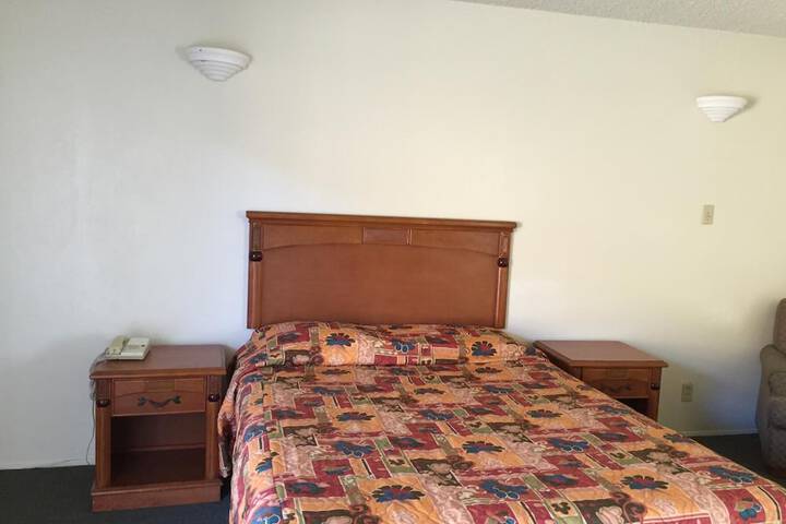 Golden Hills Motel