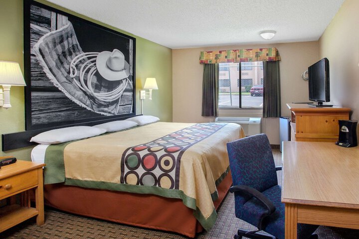 Room 7 of 16