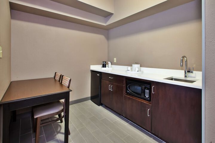 Hampton Inn & Suites Cleveland-Airport / Middleburg Heights