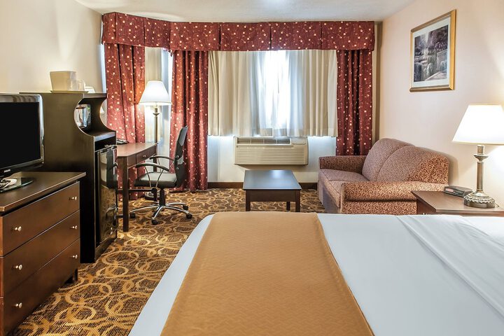 Room 9 of 28