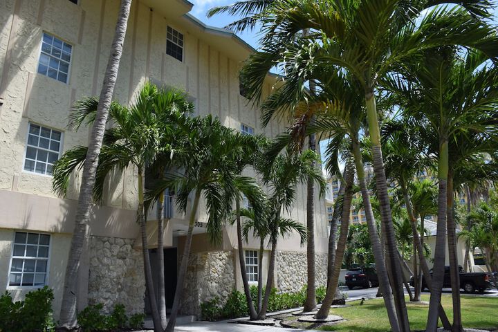 Hotel 2 of 133