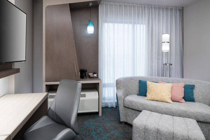 Room 32 of 47