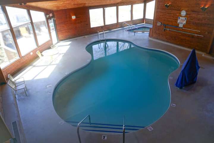 Cedar Motor Inn