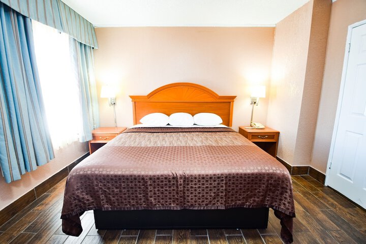 Room 12 of 30