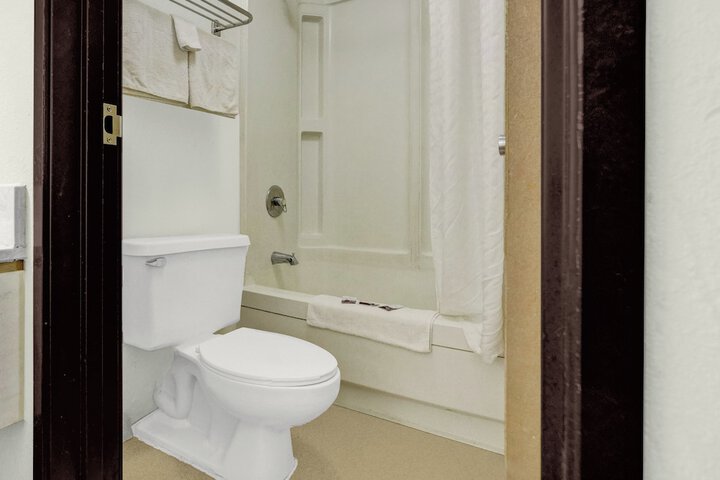 Brookville Inn by OYO Near Dayton International Airport