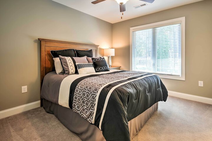 Downtown Townhome Walk to Dine & Shop on Broad St