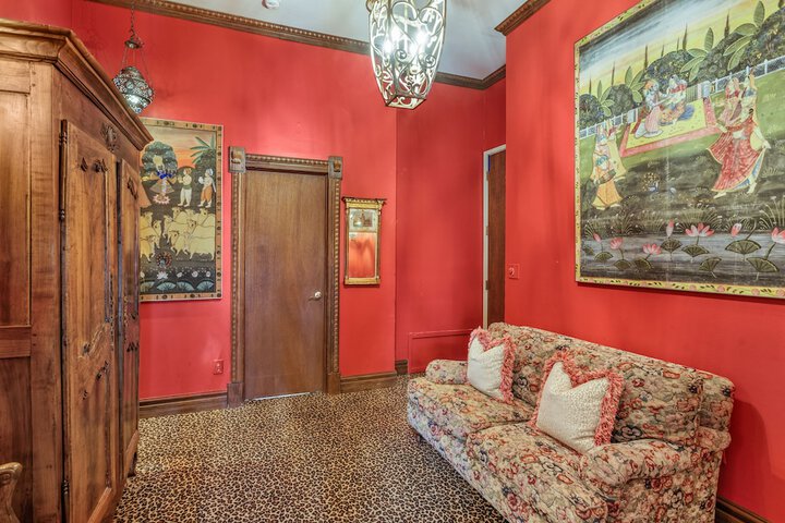 Room 27 of 69