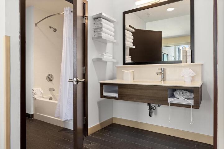 Hampton Inn & Suites Los Angeles - Glendale