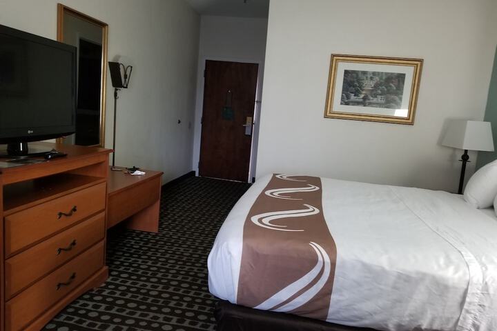 Room 28 of 69