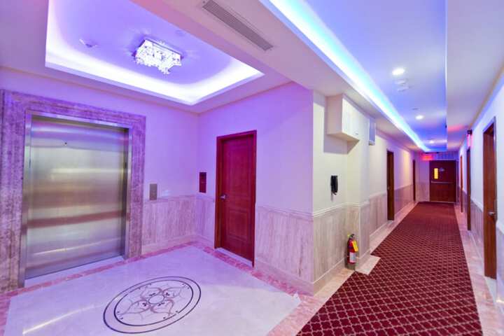 Ballroom/Hall 24 of 25