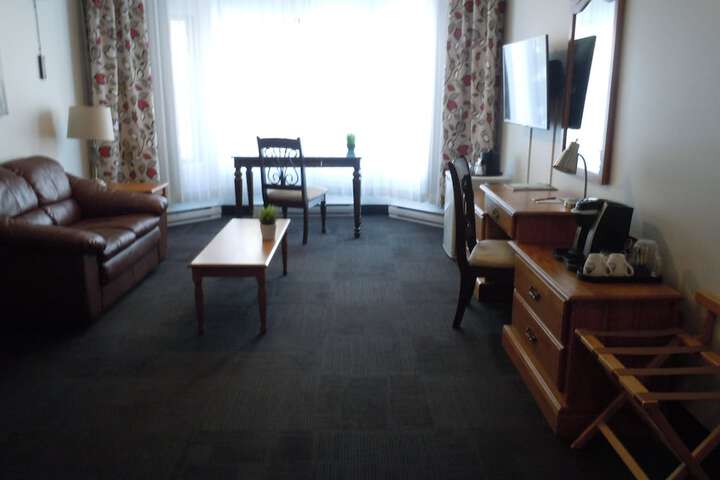 Room 35 of 77