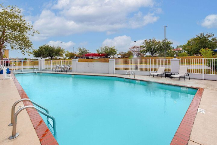 Pool 4 of 83