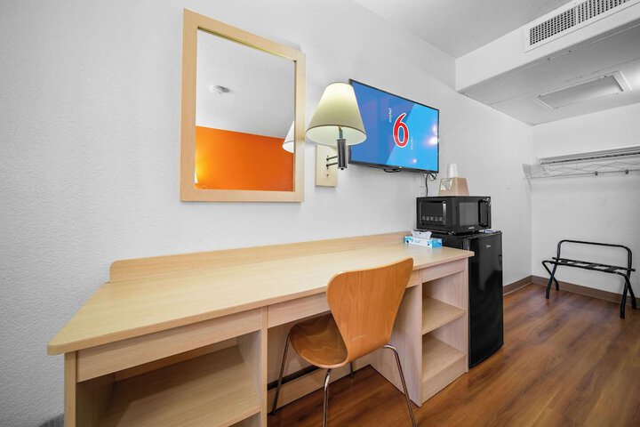 Room 17 of 31