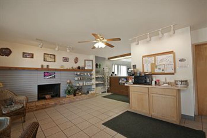 Deer Lodge Motel