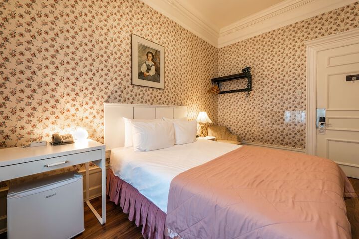 Room 26 of 91