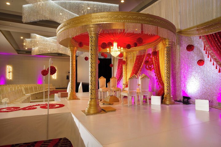 Ballroom/Hall 33 of 36