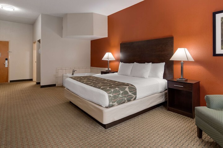 Room 9 of 25