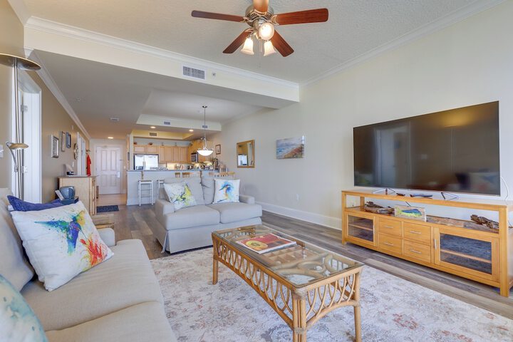 Beachfront Dauphin Island Condo w / 2 Pools & Sauna