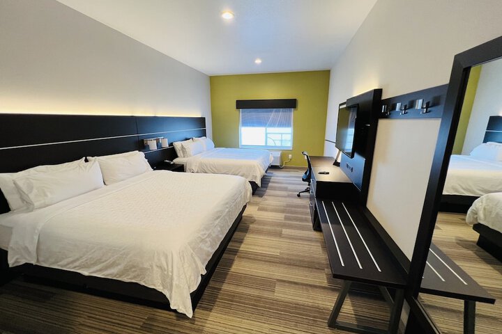 Holiday Inn Express & Suites Salinas by IHG