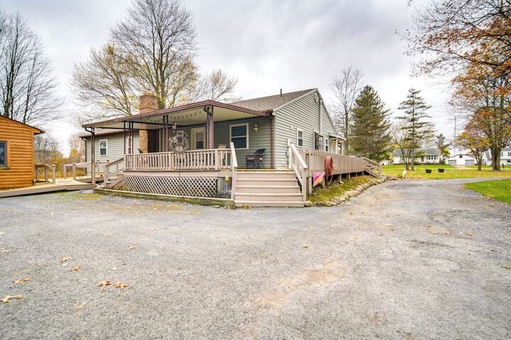 North Jackson Vacation Rental w / Wraparound Deck!