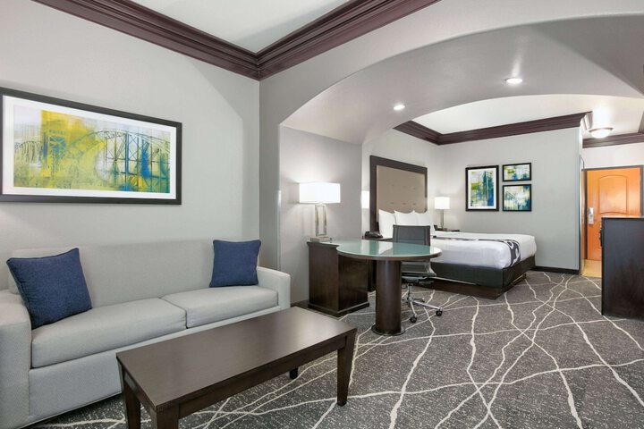 Room 9 of 28