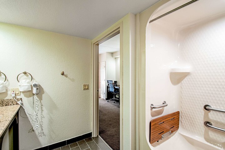 Room 21 of 46